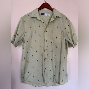 Old Navy Men's short sleeve button up casual pineapple shirt